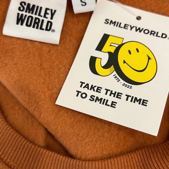NWT Smiley World Spread Kindness Rust Ora Cropped Pullover Sweatshirt Size S - Picture 7 of 8